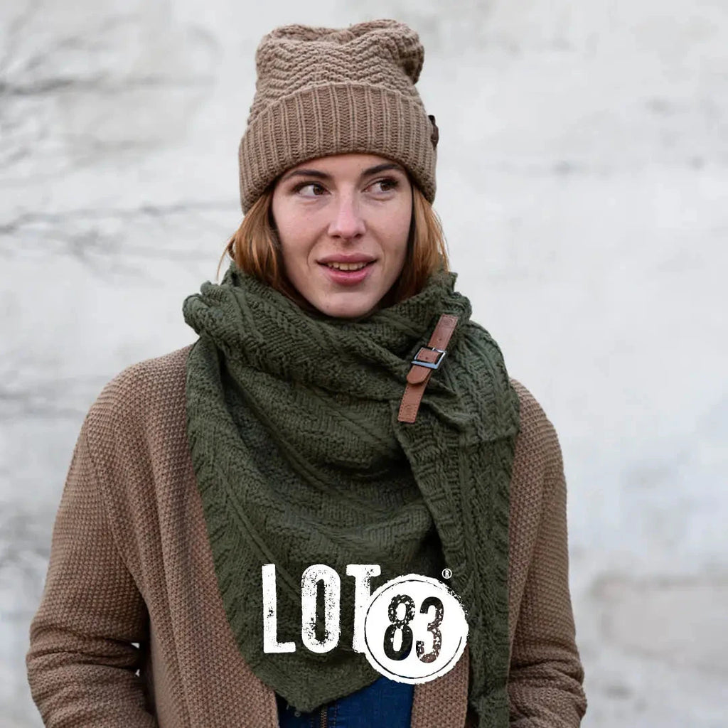 LOT 83 | Dreieckiger Strickschal Fleur Accessoires Maison Unik Accessoires Kaki 