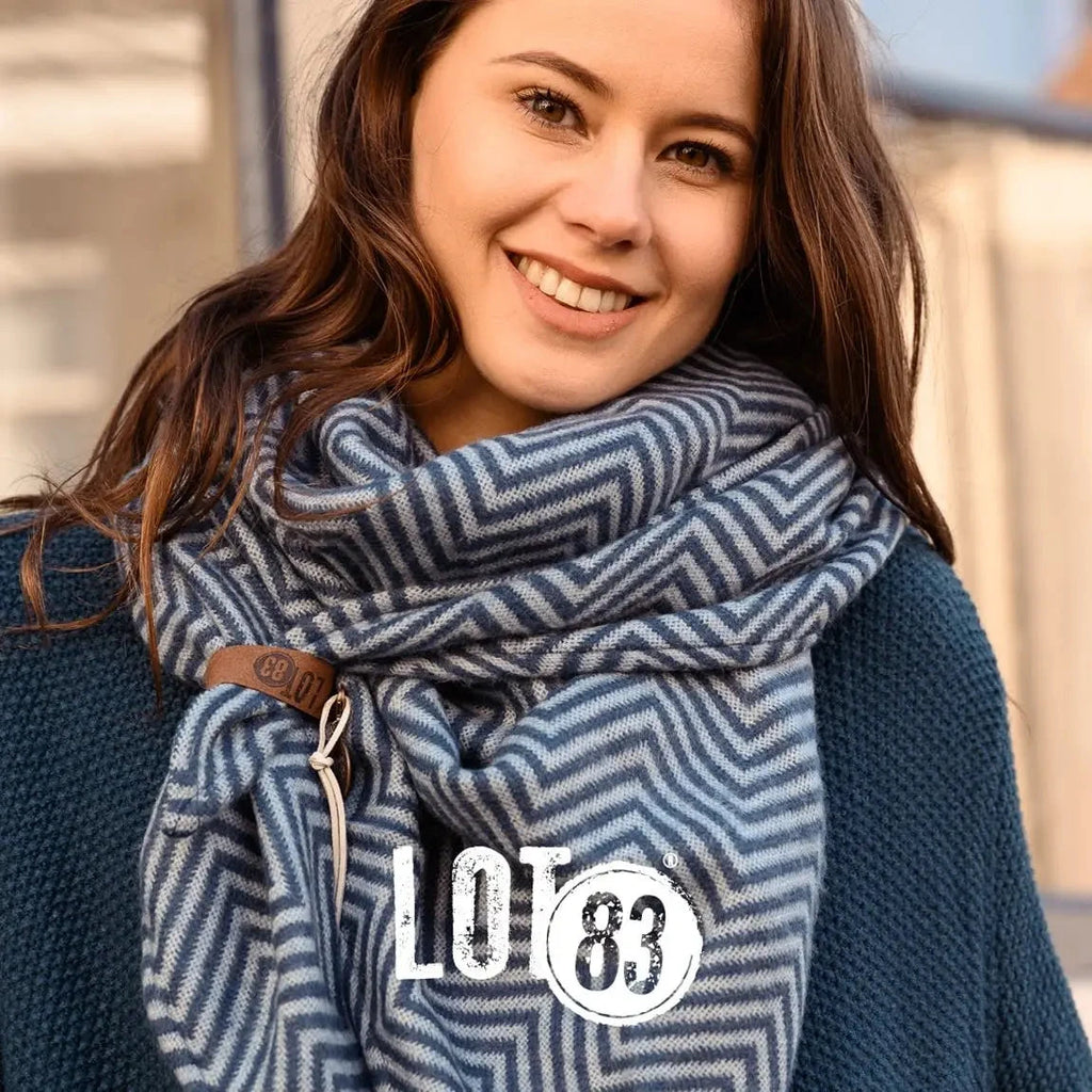 LOT 83 | Dreieckstuch Saar Accessoires Maison Unik Accessoires Blau 